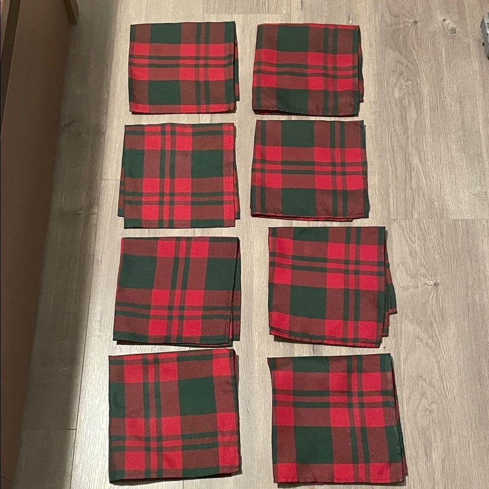 Christmas Holidays Plaid Red and Green tablecloth and Napkins Set of 8